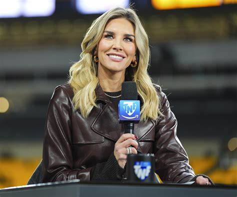 carissa thompson nude|Fox Sports host Charissa Thompson opens up about nude photo。